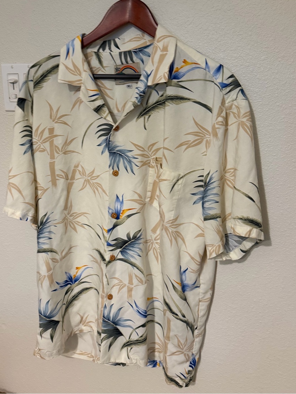 Men's Cream Tropical Floral Short-Sleeve Button-Down Shirt